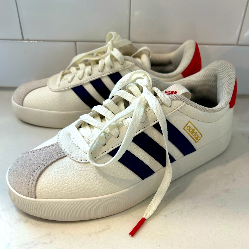 Adidas sneakers EUC
